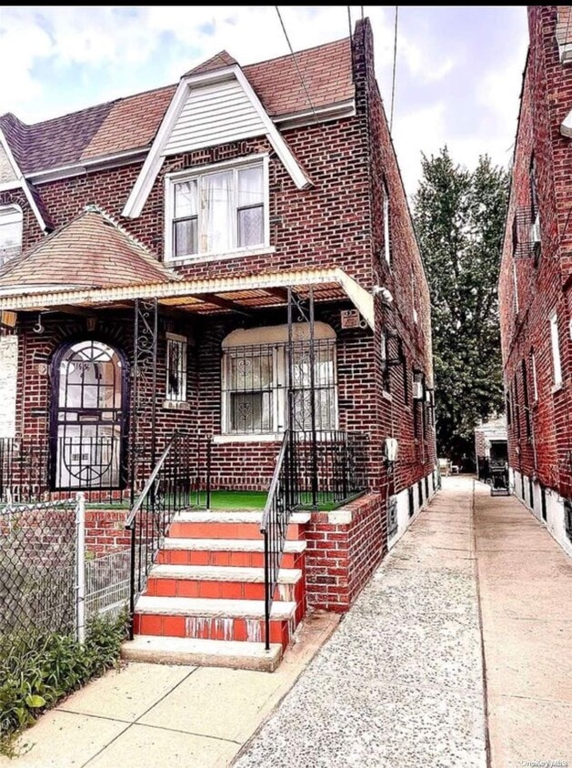 Primary Photo - 116-36 Lincoln St