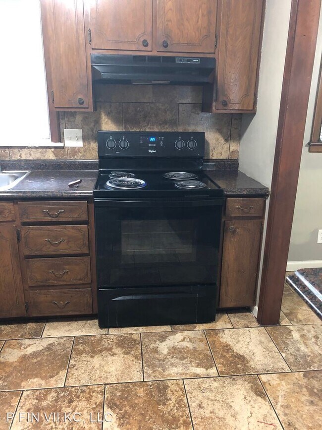 Foto del edificio - 3 br, 3 bath House - 11806  Smalley Ave