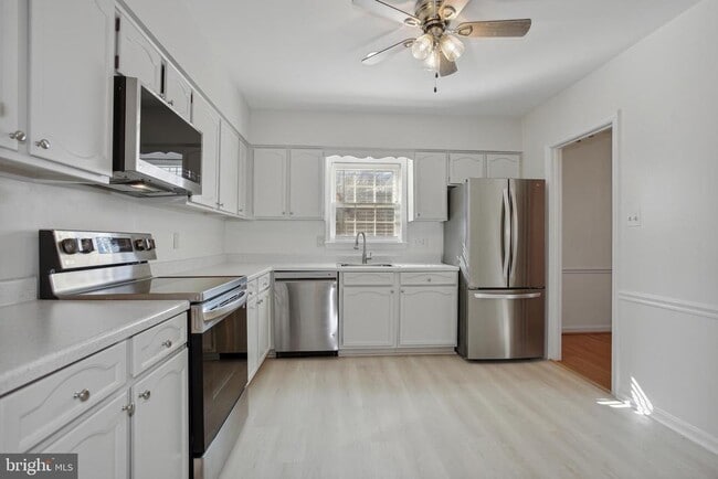 Building Photo - 6815 Melrose Dr