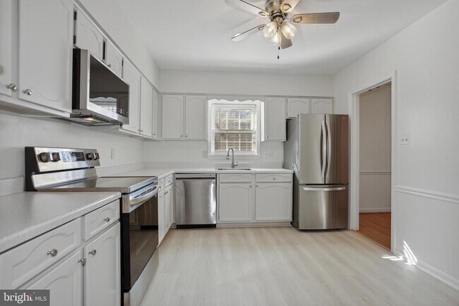 Foto del edificio - 6815 Melrose Dr