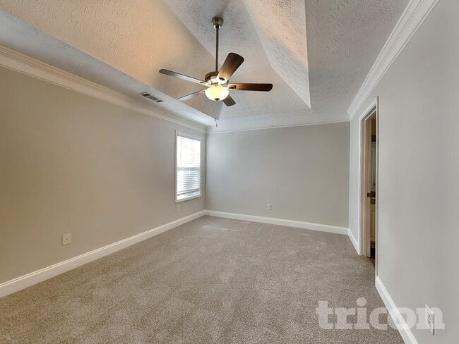 Building Photo - 360 Valley View Dr