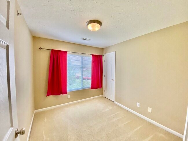 Building Photo - 940 Crossing Pointe