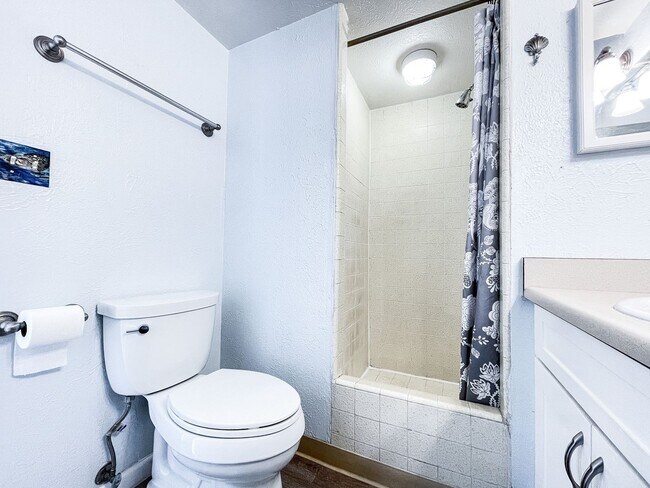 Foto del edificio - Centrally Located 2/1 with Parking!