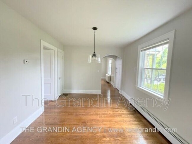 Building Photo - 3607 Cove Rd