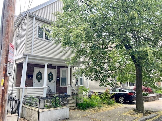 Foto del edificio - 33 Rogers Ave