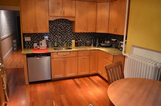 Building Photo - 18 Warwick St