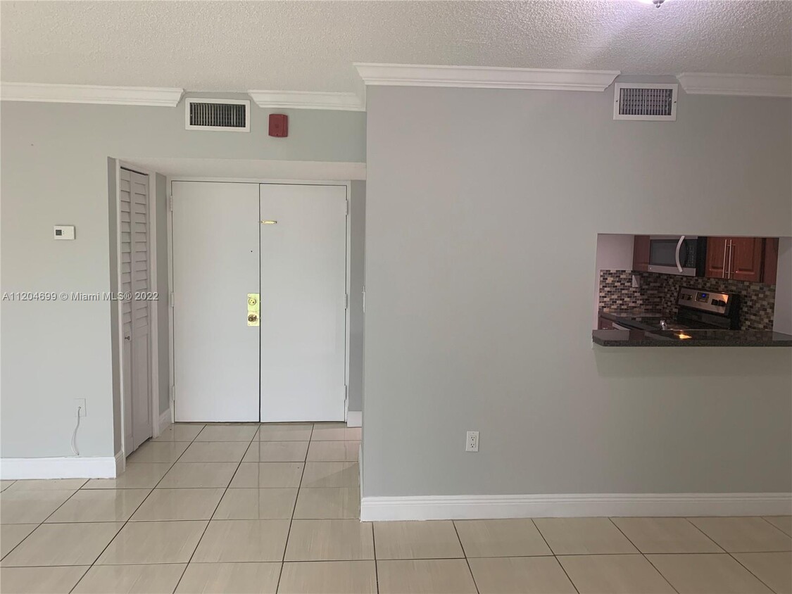 Foto principal - 11780 SW 18th St