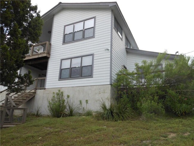 Building Photo - 400 Eagles Nest Dr