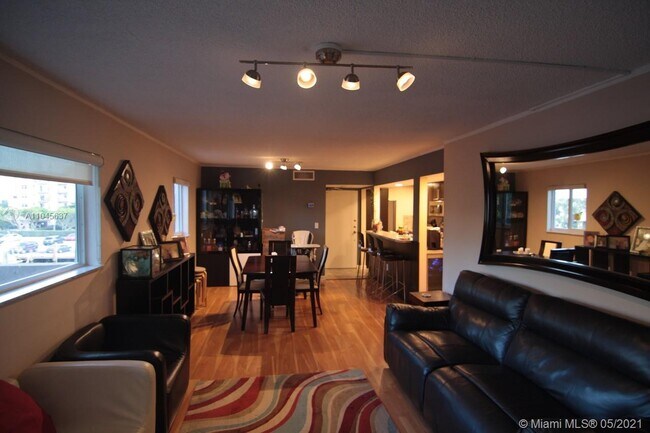 Foto del edificio - 3860 NE 170th St