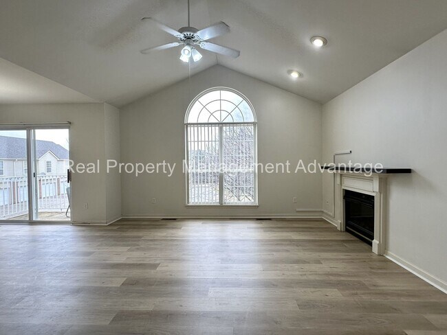 Building Photo - Gorgeous End Unit Townhouse with 2 Large B...