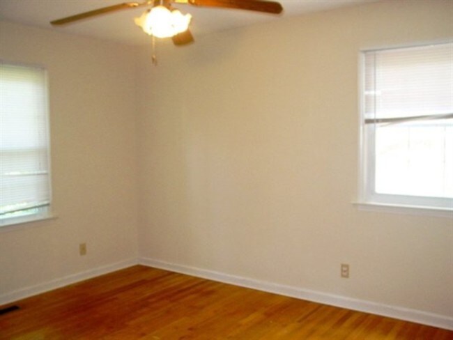 Building Photo - 1616 Athens Dr