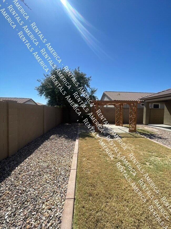 Building Photo - 15573 W Laurel Ln