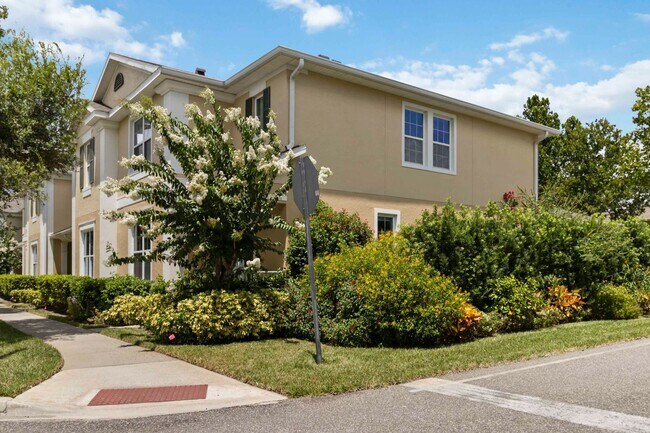 Foto del edificio - Beautiful 4/2.5 Townhome for Rent in Harmo...