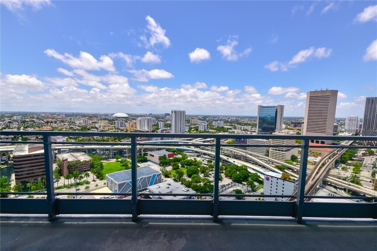 Foto principal - 90 SW 3rd St