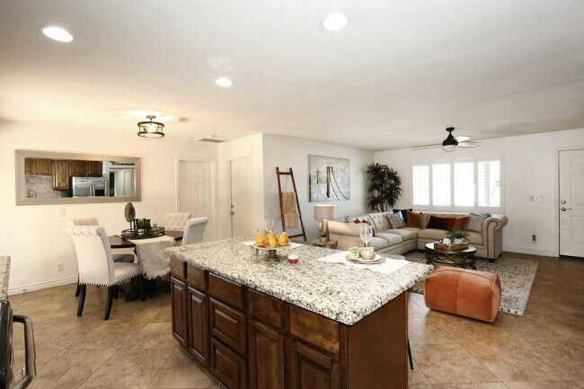 Foto del edificio - 7315 E McKinley St