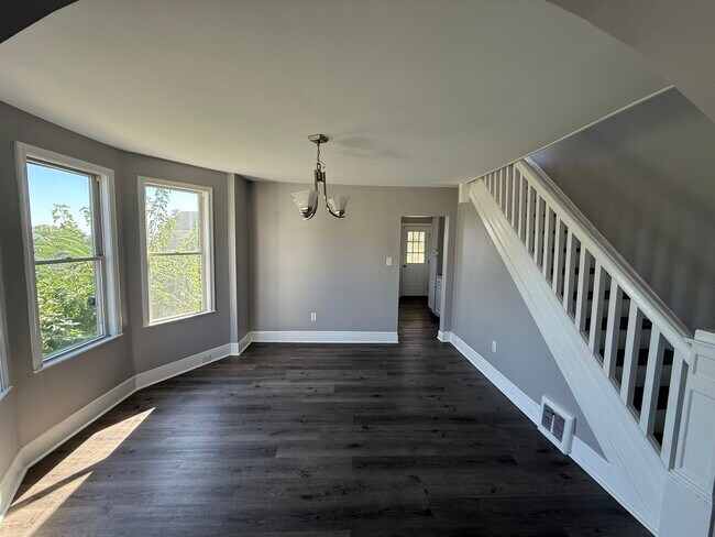 Comedor - 131 White Ave