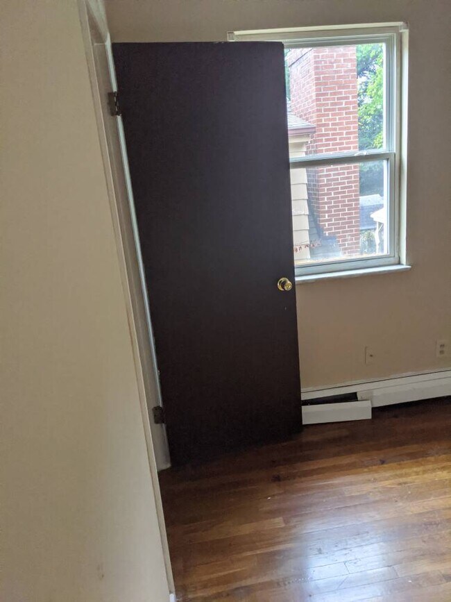 Foto del edificio - 1011 Winfield Ave