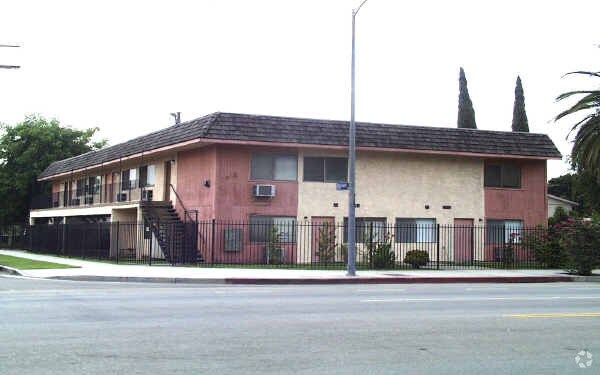 Building Photo - 6868 Laurel Canyon Blvd