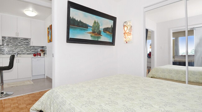 Building Photo - Central Park Place (B)