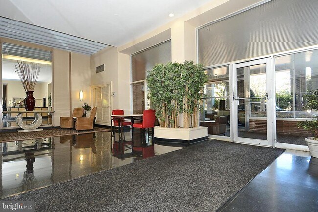 Foto del edificio - 2500 Q St NW