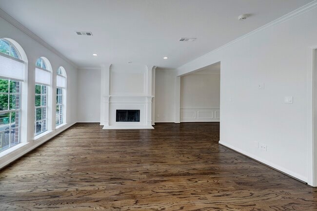 Foto del edificio - 3715 Graustark St