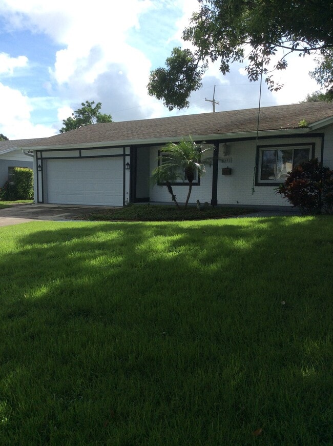 Foto del edificio - 1401 Silverstone Ave