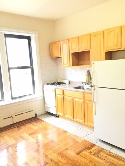Primary Photo - 2111 Foster Ave