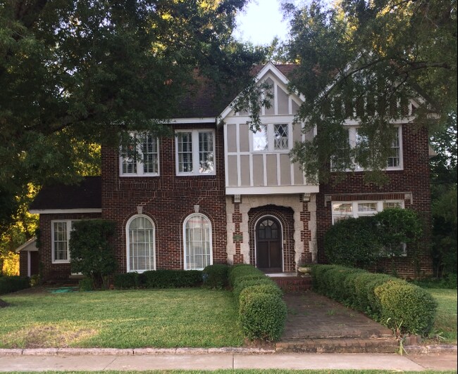 Multifamily 5 apts 4 above retail & 1 behind Apartments Paris, TX