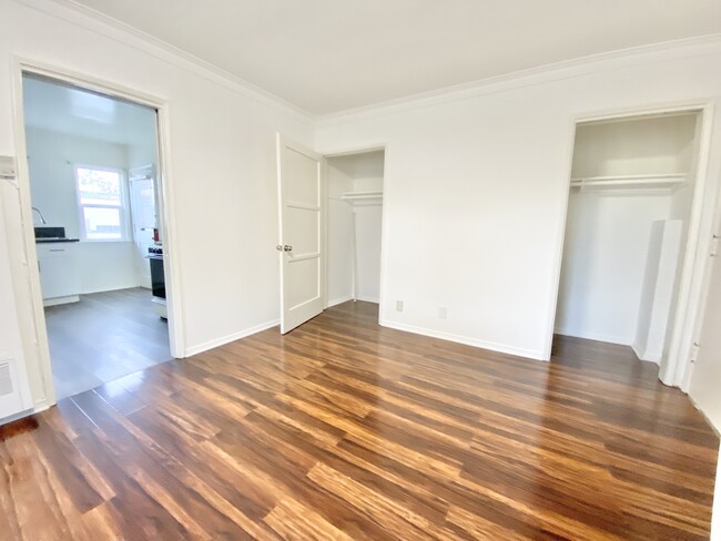 Building Photo - 1519 N Laurel Ave Los Angeles, CA 90046