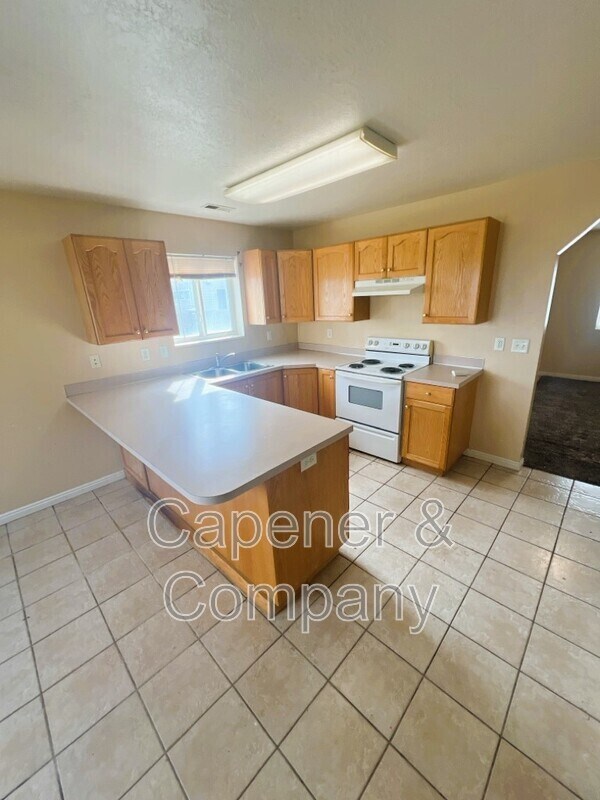 Building Photo - 545 W 350 N