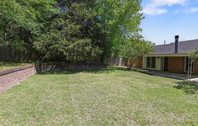 Building Photo - 4337 Shamrock Ln