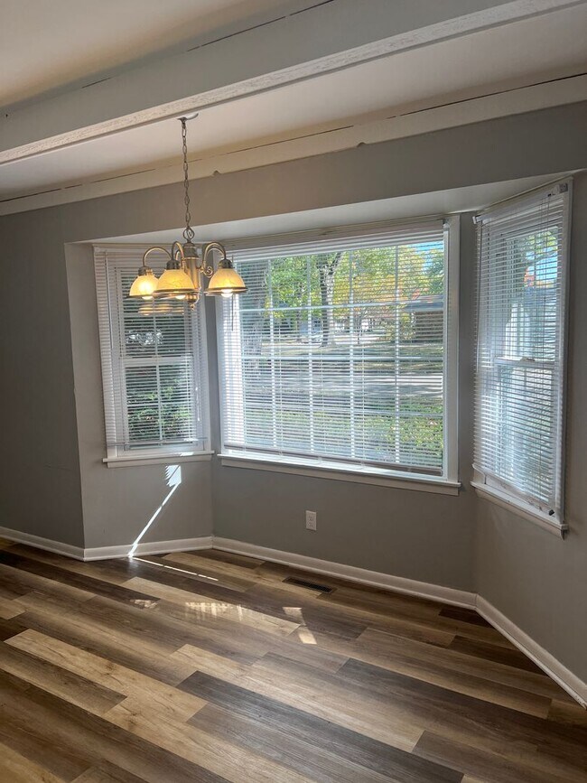Foto del edificio - 2321 Lynnhaven Dr