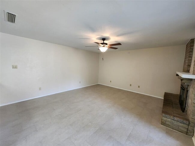 Building Photo - 5419 Cairnleigh Dr