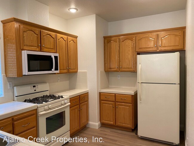 Building Photo - 2 br, 2 bath House - 300 Trumbull Way