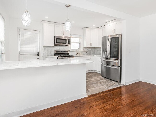 Foto del edificio - 2096 Central Park Ave