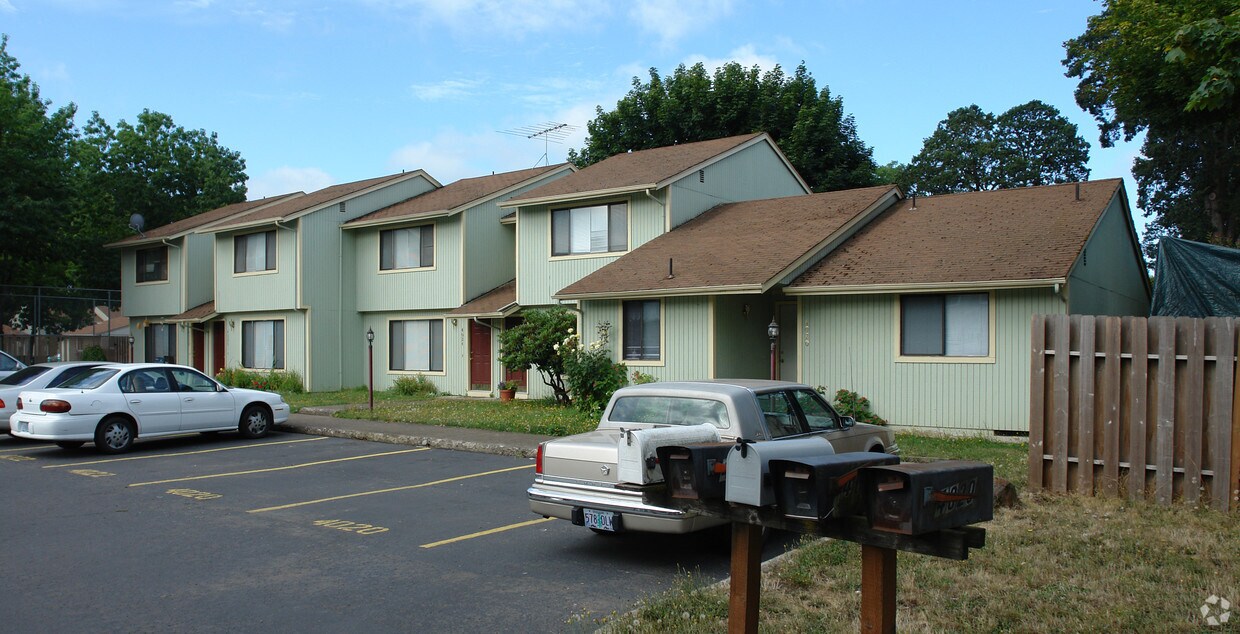 Primary Photo - 4020-4028 Campus Loop NE