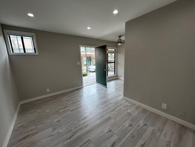 Building Photo - 618 Pico Blvd
