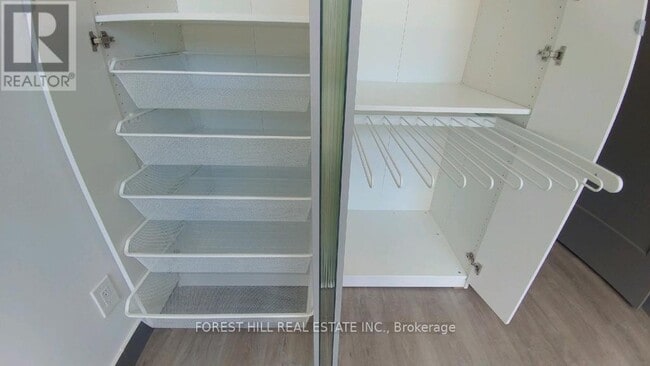 Building Photo - 1213 Dundas St W