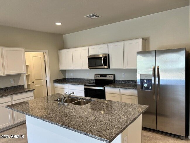 Foto del edificio - 3449 Encanto St