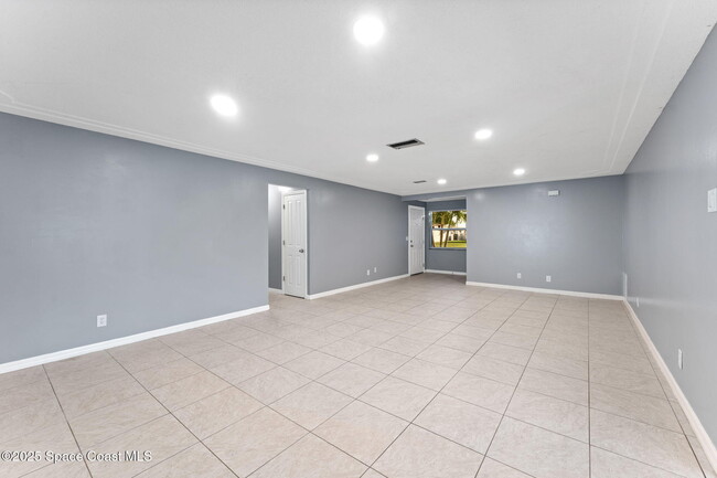 Building Photo - 1565 Venus St