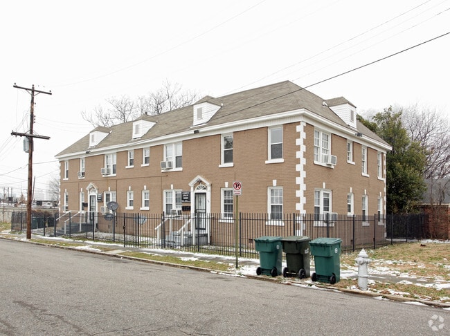 Building Photo - 364 Cossitt Pl