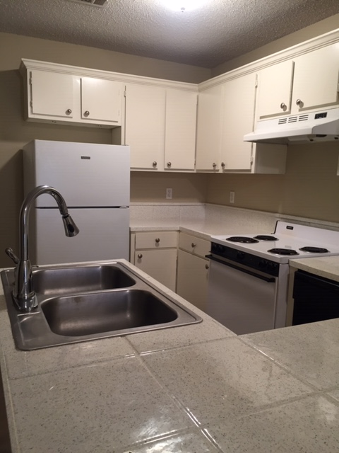 Foto principal - 1000 N Red St