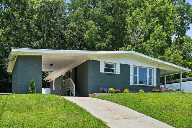 Building Photo - 374 Oak Dr SE