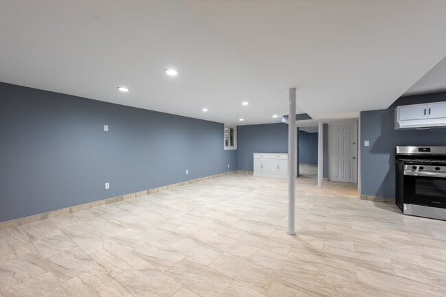 Building Photo - 7055 W 63rd St