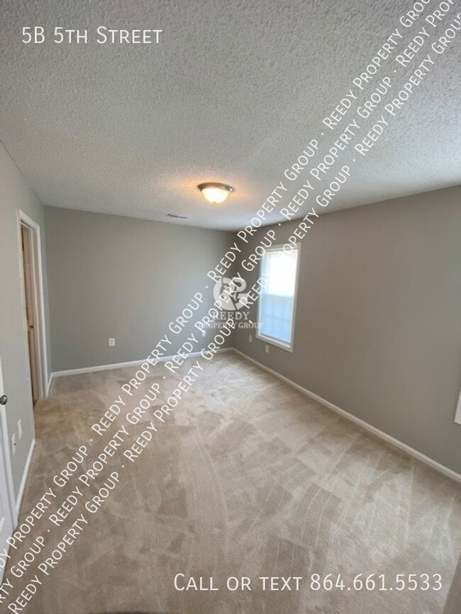 Foto del edificio - WALK to DOWNTOWN GREER and VICTOR PARK!!!!