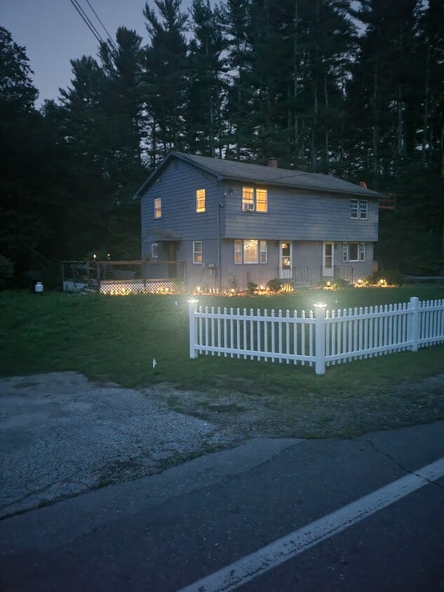 66 South Rd Unit Side A, Londonderry, NH 03053 Condo for Rent in