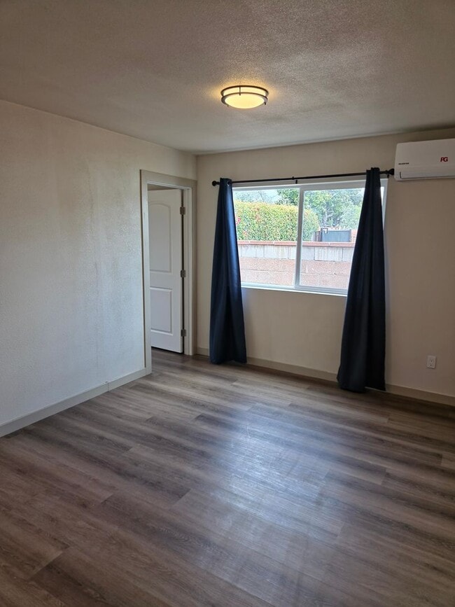 Building Photo - 1805 James Pl