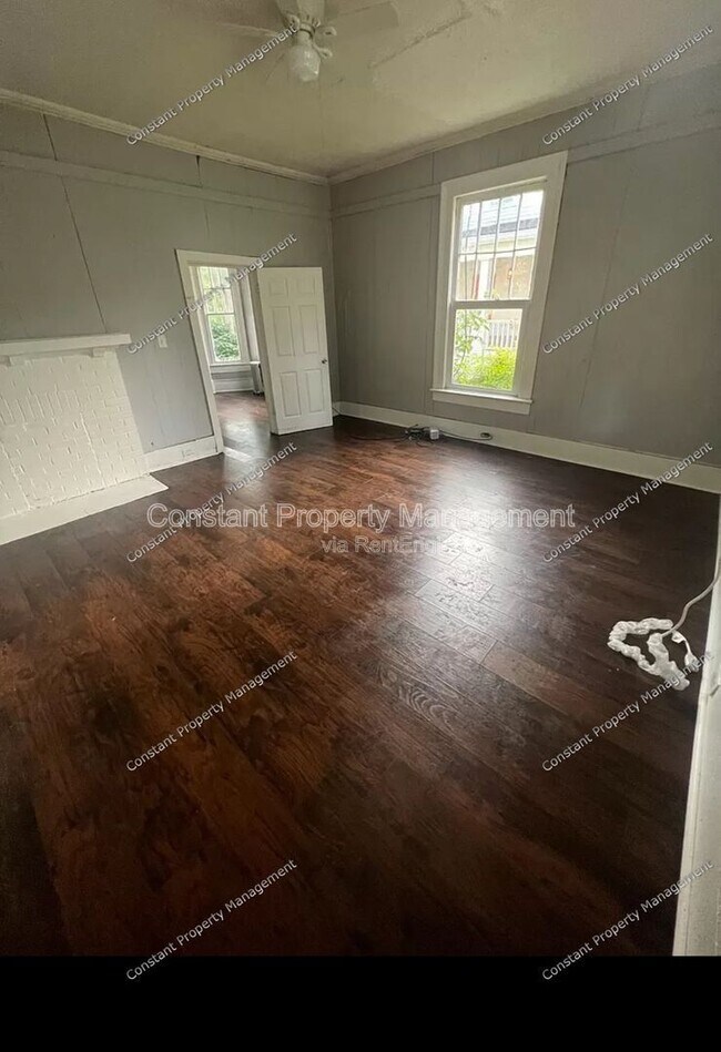 Foto del edificio - 616 W Poplar St