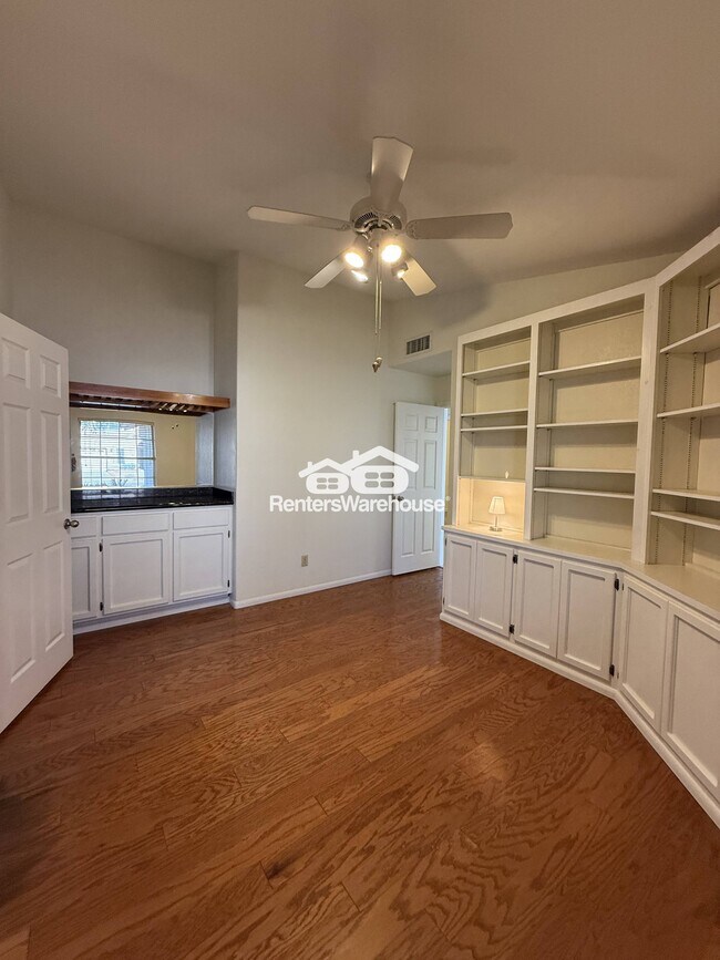 Building Photo - 2819 E Calavar Rd