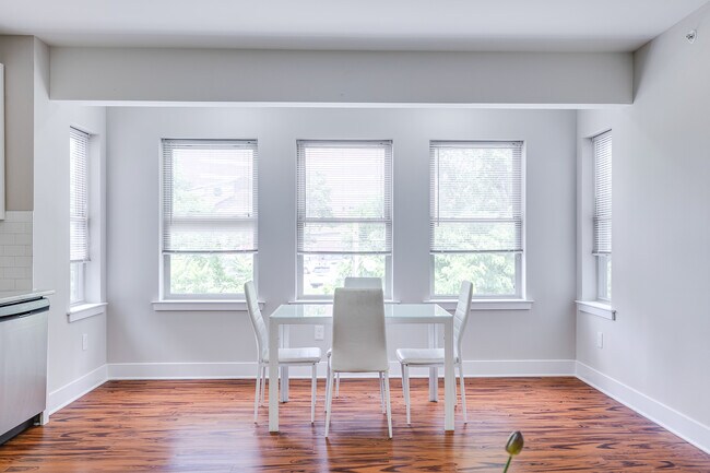 Foto del edificio - 549 E Armstrong St
